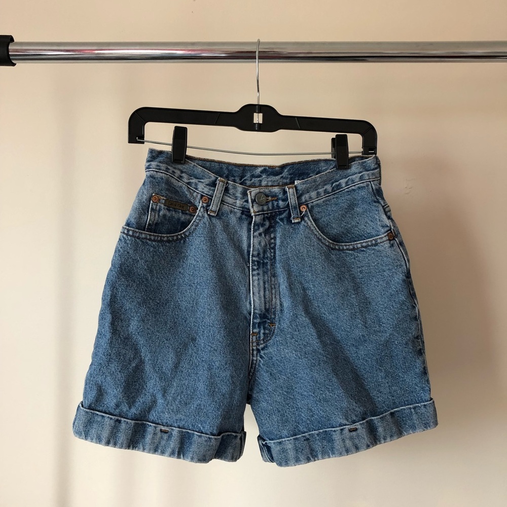 Vintage highwaisted/light wash Calvin Klein shorts